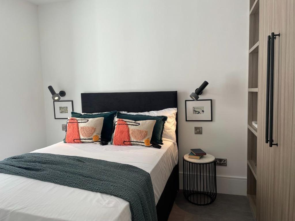 Brand New 3-Bedroom Home In Londra Exterior foto